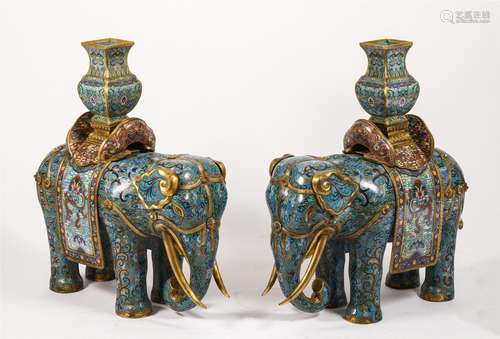 A PAIR OF CLOISONNE ENAMEL ELEPHANT VASES.QING PE…