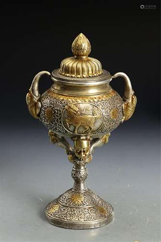 A CHINESE GILT BRONZE FLOWERS PATTERN HIGH FOOT CEN…