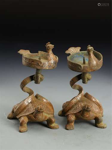 A PAIR OF CHINESE BRONZE INLAID SILVER CANDLE HOLDER