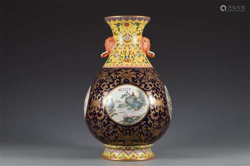 A CHINESE FLOWER PATTERN FAMILLE ROSE PORCELAIN VASE