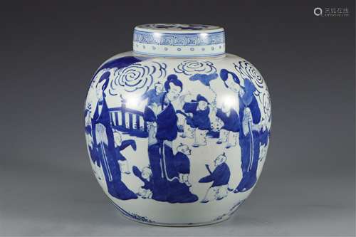 A CHINESE BLUE AND WHITE PORCELAIN LIDDED JAR