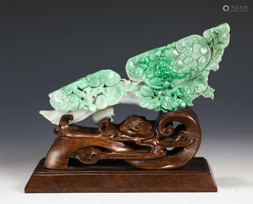 A CHINESE JADEITE ORNAMENTS