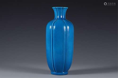 A CHINESE BLUE GLAZED MELON SHAPED PORCELAIN VASE