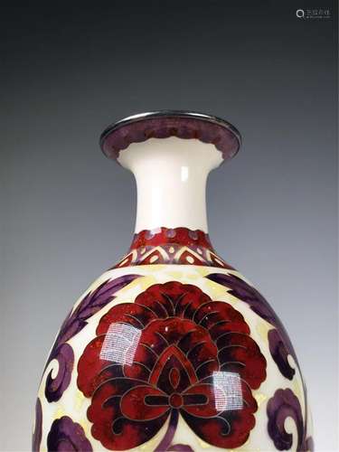 A JAPANESE CLOISONNE FLORAL VASE