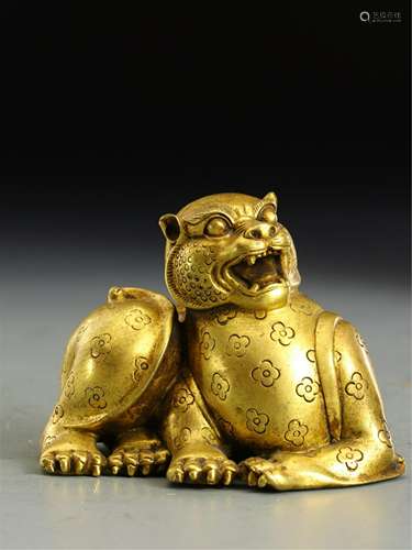 A CHINESE GILT BRONZE BEAST ORNAMENTS