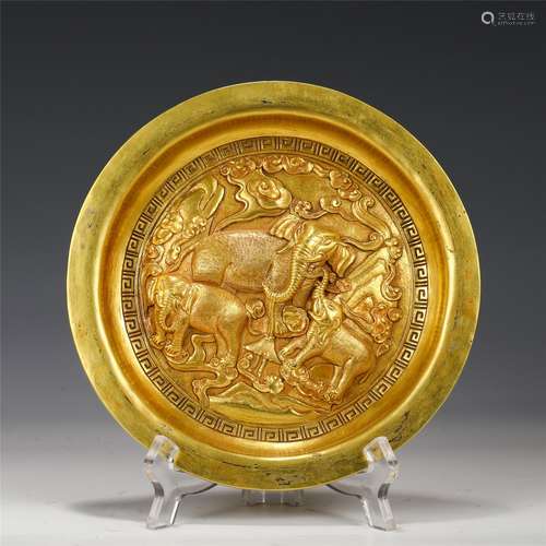 A CHINESE GILT BRONZE DISH