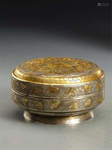 A CHINESE GILT BRONZE ROUND LIDDED BOX