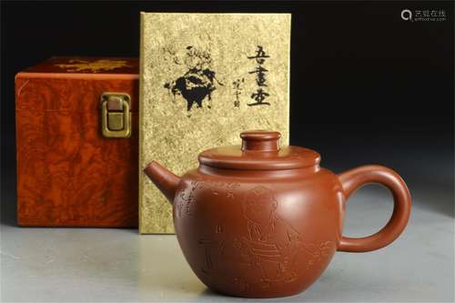 A CHINESE ZISHA CLAY TEAPOT