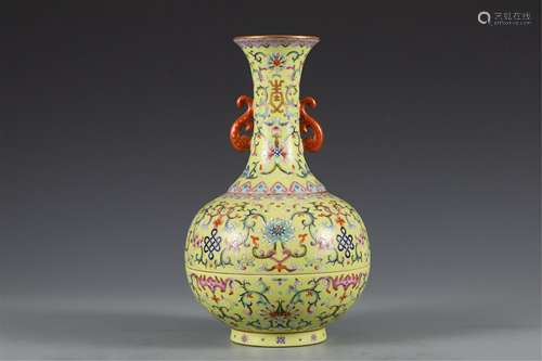 A CHINESE FAMILLE ROSE PORCELAIN VIEWS VASE