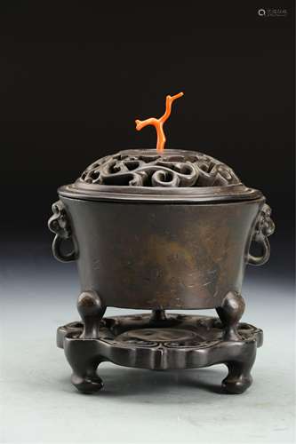 A CHINESE DOUBLE HANDLE ROUND TRIPOD CENSER