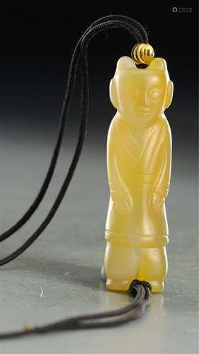 A CHINESE AGATE FIGURE ORNAMENTS