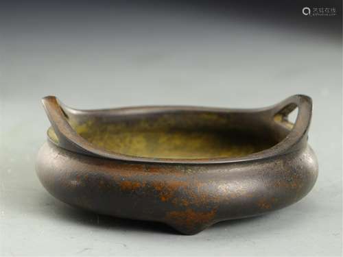 A CHINESE BRONZE CENSER