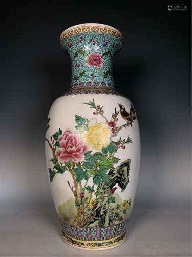 A FAMILLE ROSE 'BIRDS ON BLOOMS' PORCELAIN VASE