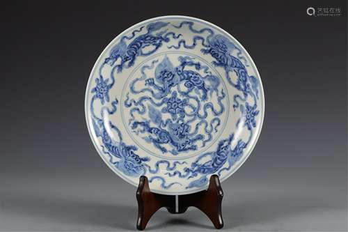 A CHINESE BLUE AND WHITE PORCELAIN PLATE