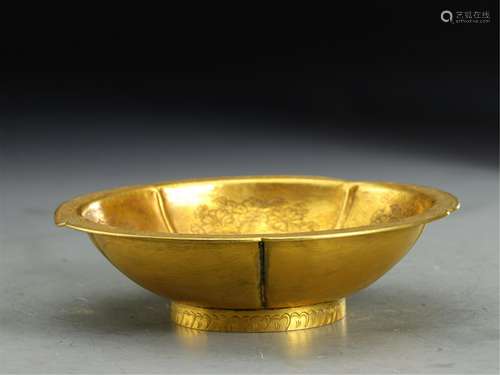 A CHINESE GILT BRONZE BOWL