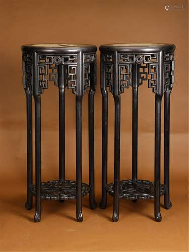 A PAIR OF CHINESE ZITAN INLAID STONE FLOWER HOLDER