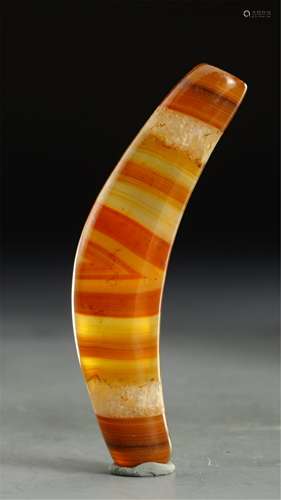 A CHINESE AGATE OX HORN DZI BEAD