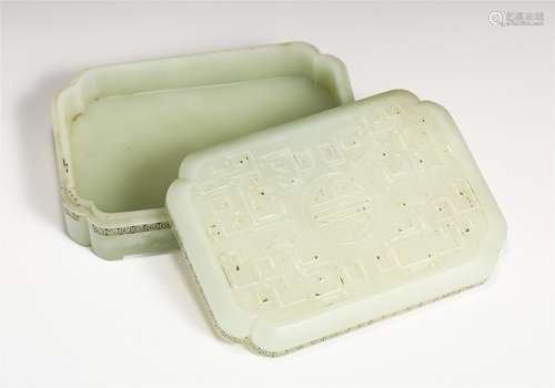 A CHINESE WHITE JADE BEAST PATTERN BOX