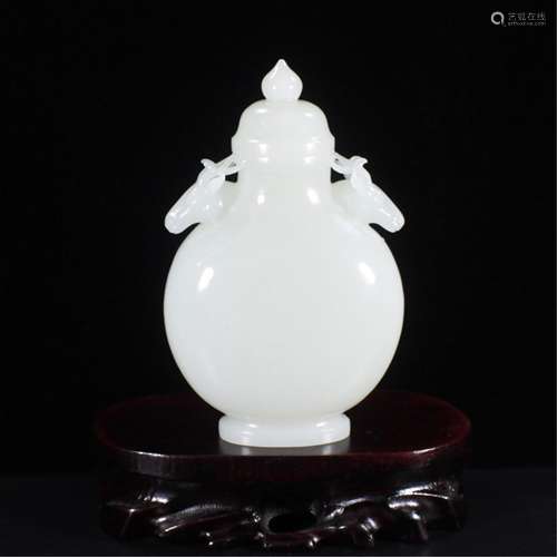 A CHINESE HARDJADE VASE