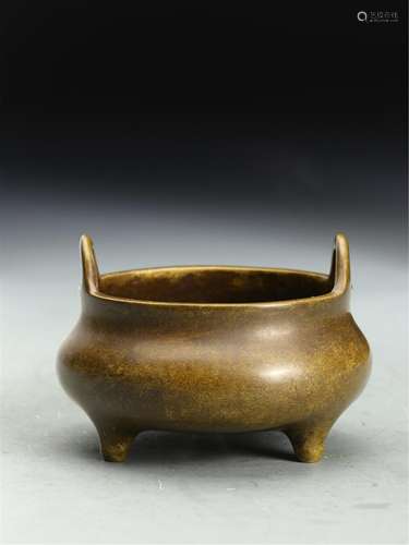 A CHINESE BRONZE CENSER