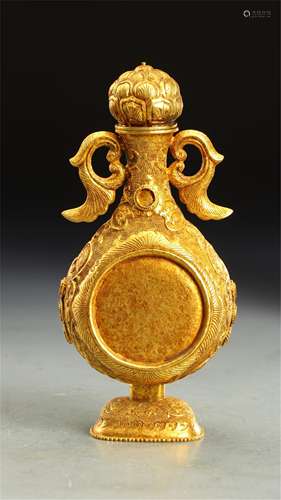 A CHINESE GILT BRONZE FLOWERS PATTERN FLASK VASE