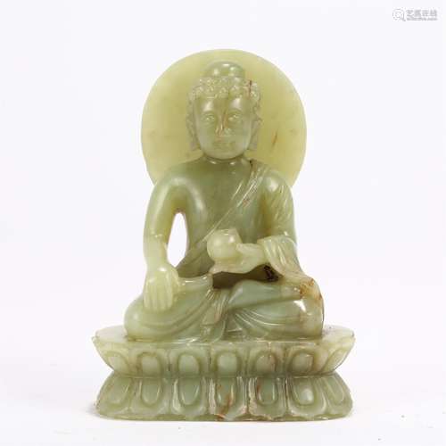 A CHINESE JADE FIGURE OF BUDDHA STATUE