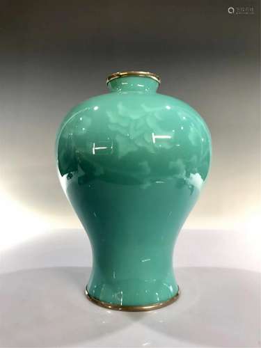 A JAPANESE CLOISONNE FLORAL VASE