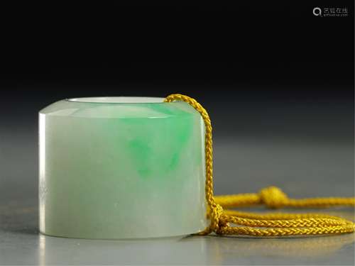 A CHINESE JADEITE ARCHER'S RING