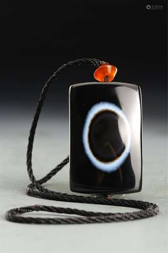 A CHINESE AGATE HANGED PENDANT