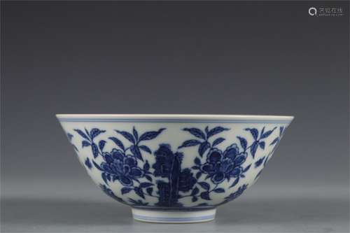 A CHINESE BLUE AND WHITE PORCELAIN BOWL