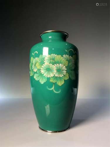 A JAPANESE CLOISONNE FLORAL VASE