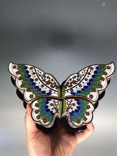 A BUTTERFLY SHAPED CLOISONNE FLORAL JEWELRY BOX