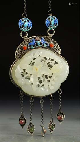 A CHINESE SILVER ENAMELING INLAID WHITE JADE PE…