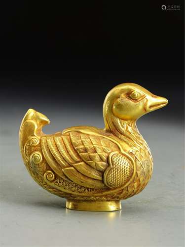 A CHINESE GILT BRONZE DUCK ORNAMENTS