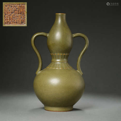QING DYNASTY, CHINESE BROWN-GLAZED GOURD POT