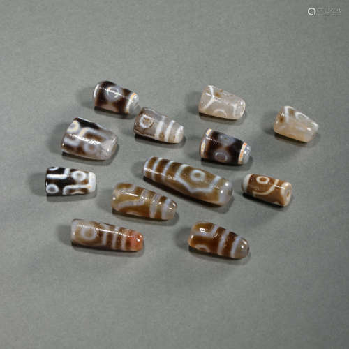 A GROUP OF ANCIENT CHINESE AGATE DZI BEADS