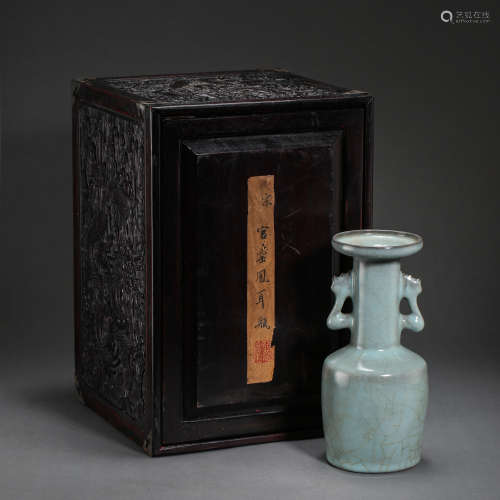 CHINESE SONG DYNASTY CELADON VASE