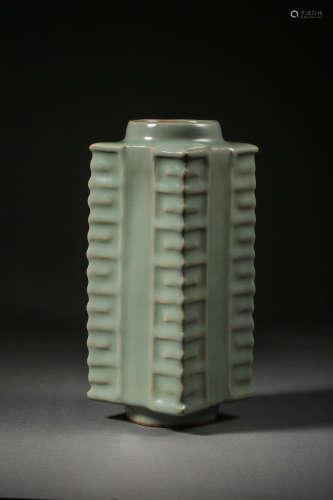 CHINESE SONG DYNASTY CELADON CONG-STYLE VASE