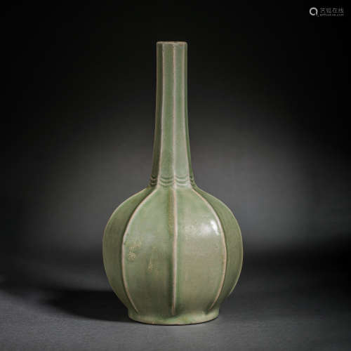 SONG DYNASTY, CHINESE CELADON VASE