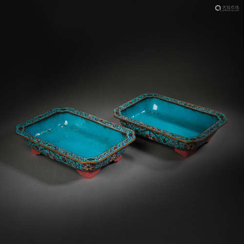 A PAIR OF CHINESE QING DYNASTY CLOISONNÉ PLATES