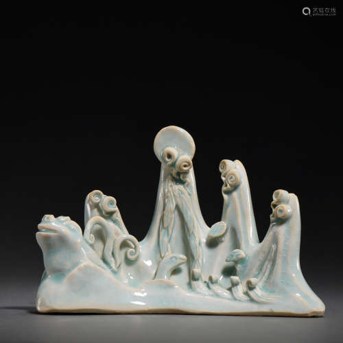 SONG DYNASTY, CHINESE CELADON PEN HOLDER