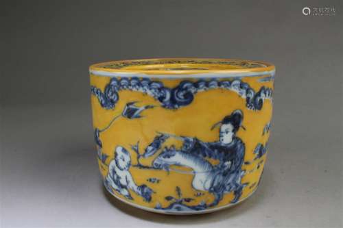 Chinese Famille Jaune Porcelain Cricket Container