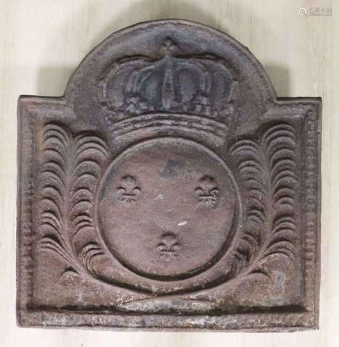 PLAQUE DE CHEMINEE en fonte de fer, en chapeau de gendarme à...