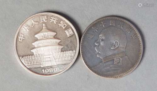 CHINE DOLLAR 1921 (10) et 10 YUAN ( panda) 1989 26gr86 KM 32...