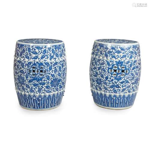 A PAIR OF CHINESE BLUE AND WHITE PORCELAIN GARDEN SEATS