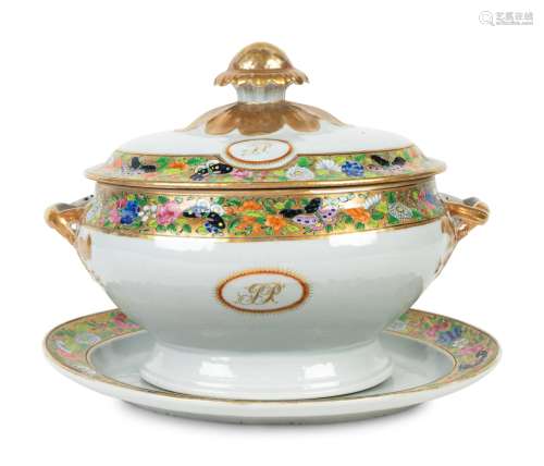 A Chinese Export Porcelain Tureen and Tray Height