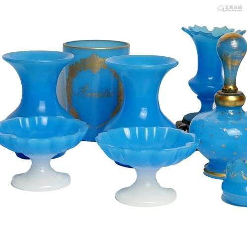 LOT DE 12 PETITS VASES ET COUPES