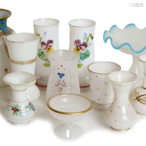 LOT DE 13 VASES ET COUPES