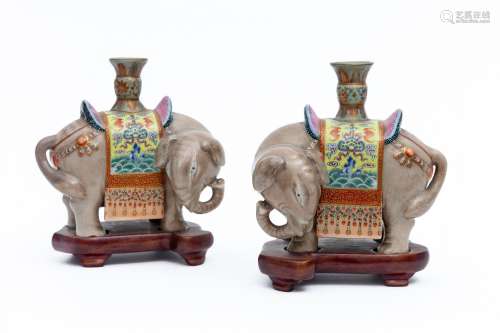 CHINE, Canton, fin du XIXème siècle. Paire d'éléphants forma...