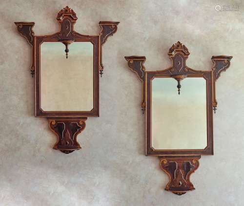 Paire de grands miroirs en bois de placage et bois teinté no...